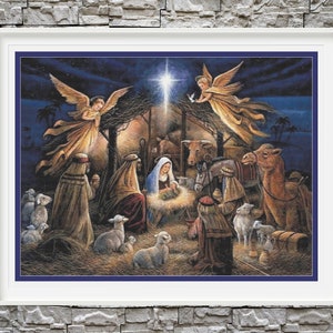 Peut inclure: Une scène de la Nativité avec un bébé Jésus dans une crèche, entouré de Marie, Joseph et d'animaux. La scène se déroule dans une étable avec une étoile brillante au-dessus. Il y a des anges dans le ciel et des moutons au premier plan.
