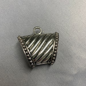 Silver Swirl Magnetic Scissor Slide