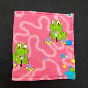 Pink and Green Frog Thread Bed Project Helper