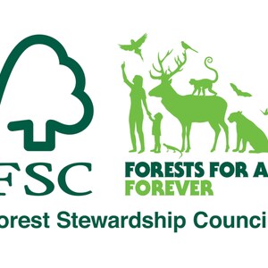 以下が含まれることがあります： FSCのロゴは、様式化された緑の木と「FSC Forest Stewardship Council」の文字が特徴です。緑色のグラフィックは、人々、動物、そして「FORESTS FOR ALL FOREVER」というテキストを白い背景に描いています。