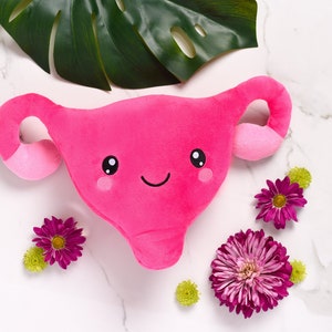 nerdbugs Livmoderorganplysch - Gynekologpresent, förlossningssjuksköterska, barnmorskepresent, endometriospresent, PCOS, äggstockscancerpresent, hysterektomi bild 3
