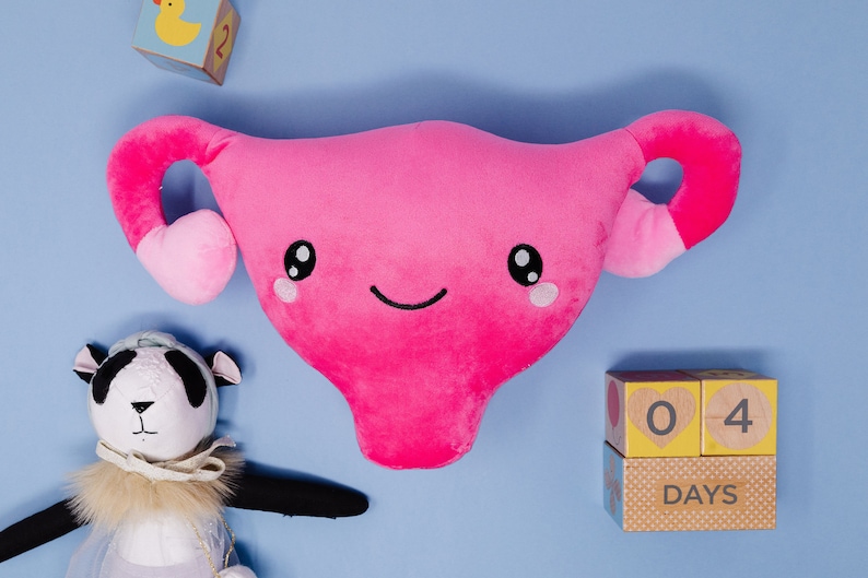 nerdbugs Livmoderorganplysch - Gynekologpresent, förlossningssjuksköterska, barnmorskepresent, endometriospresent, PCOS, äggstockscancerpresent, hysterektomi bild 5