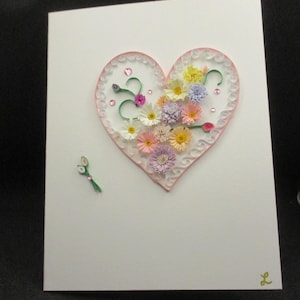 Roze kaart met wervelend hart en bloemen, 3D