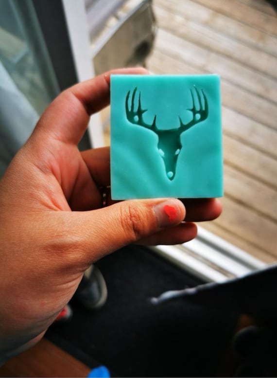 2 inch Deer skull keychain sized