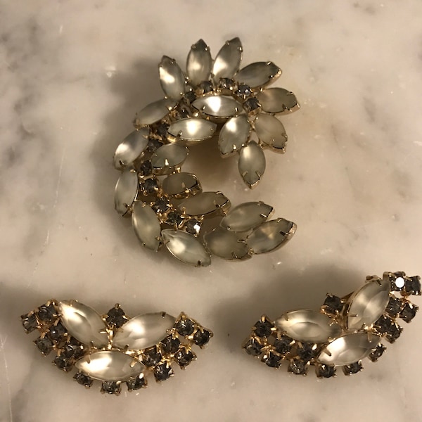 1950's  vintage Elsa Schiaparelli rhinestone cabachon leaf brooch and earrings