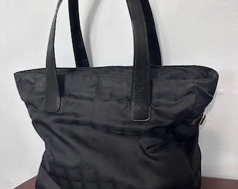 Bolso de hombro tipo tote en línea de Chanel