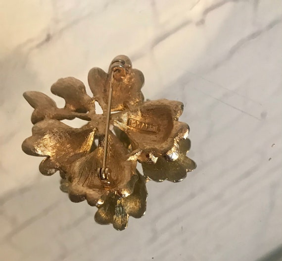 Vintage Capri gold tone flower brooch - image 2