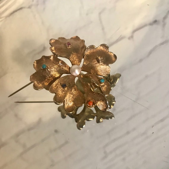 Vintage Capri gold tone flower brooch - image 3