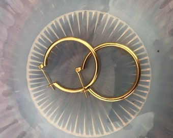 14 Karat gold hoop earring