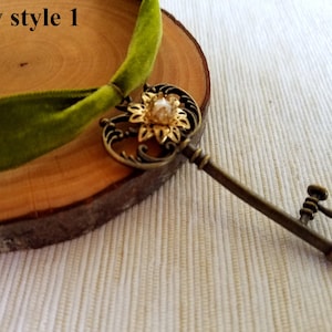 jewelry black velvet necklace,Mother day gift for her,BFF Flower Key chartreuse Velvet Choker Necklace LOVE