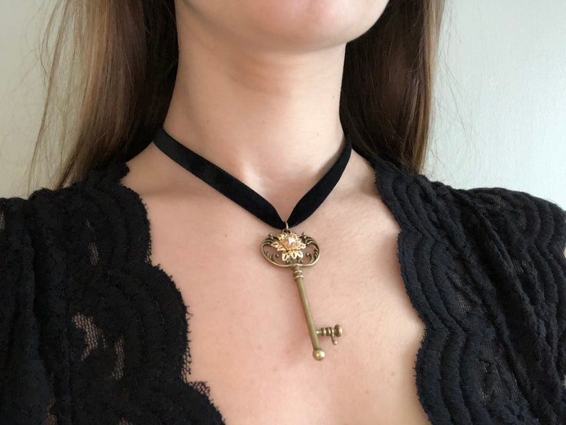 jewelry black velvet necklace,Mother day gift for her,BFF Flower Key chartreuse Velvet Choker Necklace LOVE
