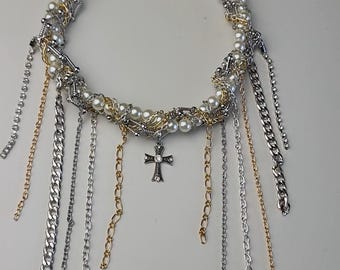 Boho Perlenkette mit Kreuz Anhänger, Mixed Metal Statement Halskette, Layered Fransen Halskette, Handmade Vintage Style