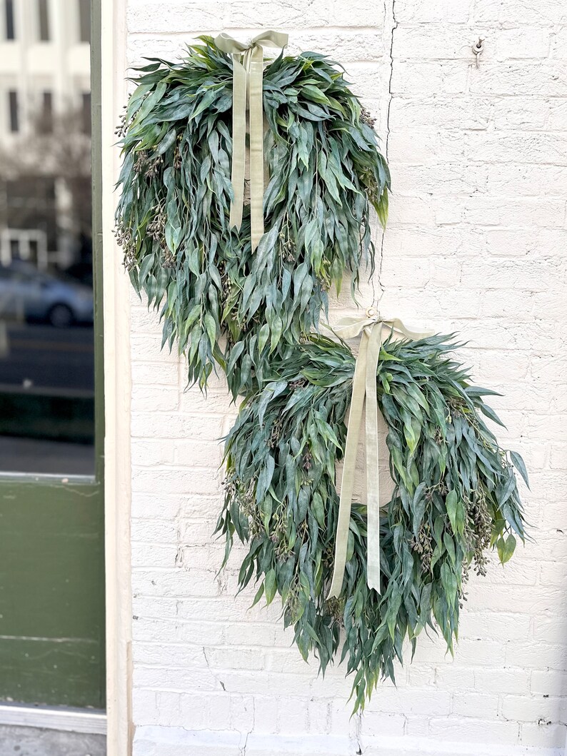 Corona de vegetación de eucalipto con semillas durante todo el año, corona de verano para la puerta principal, corona de granja moderna, decoración de pared rústica, corona de boda, regalo imagen 3