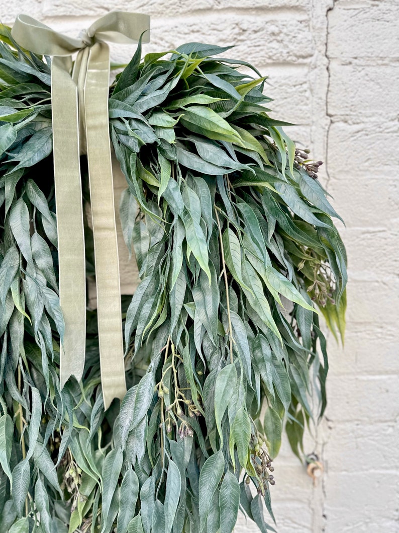 Corona de vegetación de eucalipto con semillas durante todo el año, corona de verano para la puerta principal, corona de granja moderna, decoración de pared rústica, corona de boda, regalo imagen 8