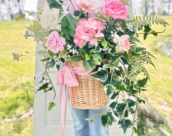 Spring pink flower door basket,Easter home decor,Mother’s Day gift,Spring/Summer front door wreath,elegant floral arrangement,wall decor