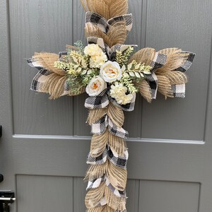 Wianek krzyżowy, Wianek wielkanocny, Wianek wiosenno-letni, Drzwi wejściowe, Surowy krzyż, Wianek boho, Wianek z siatki, Wianek z juty, Kratka Buffalo, Neutralny