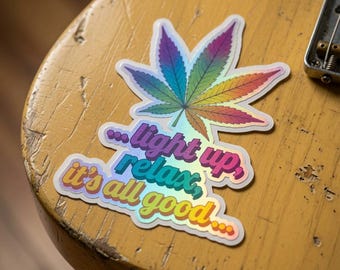 Autocollant feuille de cannabis holographique | Sticker vinyle arc-en-ciel | Résistant à l'eau et laminé | Plusieurs tailles