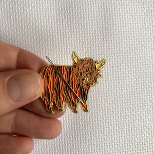 Highland cow needle minder / needle nanny / sewing / embroidery / cross-stitch / enamel