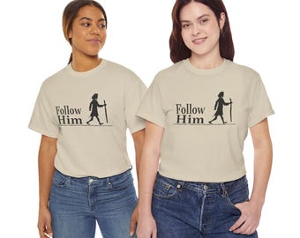 Koszulka z napisem „Follow Him” | Koszulka z motywem wiary chrześcijańskiej | Grafika przedstawiająca kroczącego Jezusa