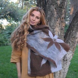 Wunderschöner handgefilzter Damen Schal /Hochzeitsschal /gefilzter Schal/Seidenschal/Wollschal/ Nunofilz / handgemachter Filzschal/ Schal /gefilzt / Filzschal