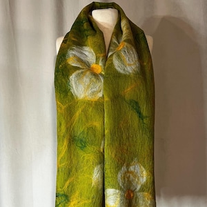 Wollschal,Frauenschal gefilzt,Frauenschal,Filzschal,Flora Filzschal,Hochzeitsschal,Nuno Filzschal,Handgefertigter Schal,Flora Schal,Filzschal