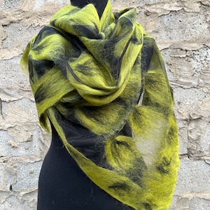 Women&#39;s green scarf/women’s felt scarf /wool scarf/ Nino felt scarf/ gift scarf / wool scarf / felted scarf / Spring felt scarf/ felt shawl/
