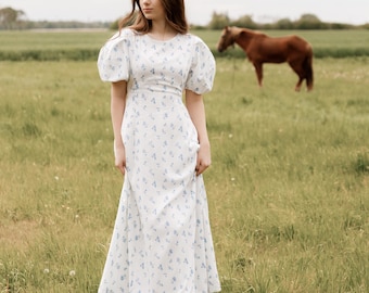 Vestido longo azul com estampa floral: peça essencial e elegante para o verão
