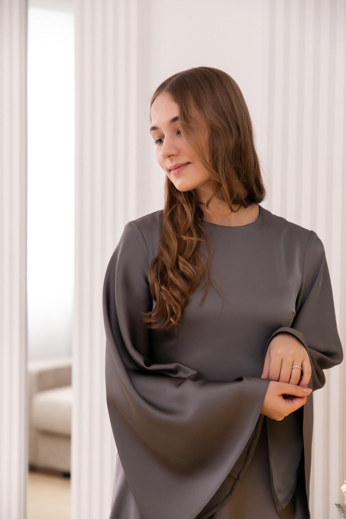 Grey Satin-Silk Midi Dress: Elegant Wide Long Sleeves Grey Satin-Silk Midi Dress: Elegant Wide Long Sleeves