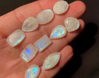 Lote de cabujones facetados de piedra lunar arcoíris, gemas sueltas de formas mixtas con destellos azules, cabujones de piedra lunar natural para anillos y colgantes.
