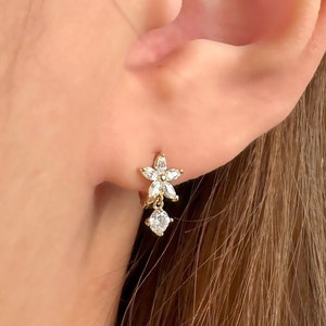 14k Solid Gold Flower Hoop Earrings, Real Gold Hoop Earrings, Gold Huggie Hoop Earring, Small Gold Hoops, Tiny cz Flower Huggie Hoop Earring