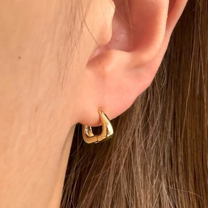 14k Solid Gold Tiny Bold Hoop Earring, Dainty Simple Hoop Earring, Huggie Hoop Earring, Gold Small Hinged Hoop Earring, Bold Small Hoops
