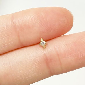Brincos minúsculos de ouro maciço 14K com zircônia cúbica e parafuso, mini brinco de piercing, brinco minúsculo de zircônia cúbica, delicados brincos de piercing, brinco minúsculo de zircônia cúbica branca e ouro amarelo