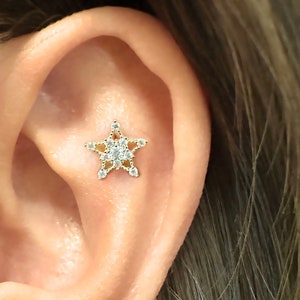 Brinco de tarraxa em forma de estrela em ouro maciço 14k, brinco minúsculo em forma de cartilagem em forma de estrela, brinco celestial, brinco em forma de hélice em forma de estrela e tragus, brincos minúsculos em forma de estrela com zircônia cúbica