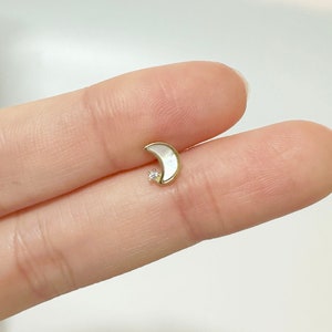 Piercing de lua em ouro maciço 14k, brinco crescente em ouro maciço, piercing com parafuso, mini brinco celestial simples, brinco tragus minimalista