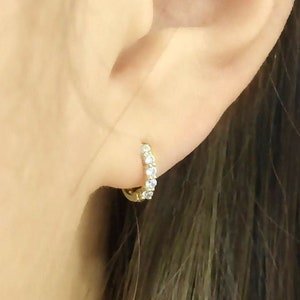 Orecchini a cerchio in oro massiccio 14k, orecchini a cerchio Huggie in oro massiccio, orecchini a cerchio mini con zirconi cubici, orecchini a cerchio minuscoli, orecchini a cerchio minuscoli Huggies in oro