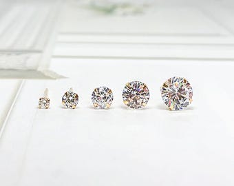 Orecchini A Vite In Oro Bianco 14K Con Zirconi Cubici 1.0 CTW: Rotondi, 5.2 Mm, Con Confezione Regalo