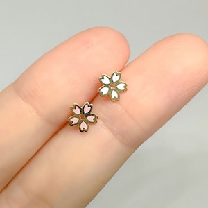 Aretes de flor de oro macizo de 14 quilates, piercings para cartílago, hélix, trago, caracola, aretes de flor, aretes de esmalte, aretes con cierre de rosca