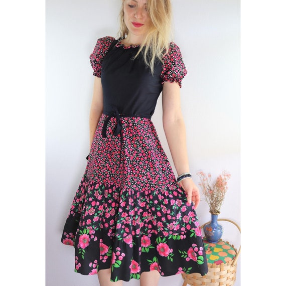 70s Prairie flower dress with puff sleeves black/p
