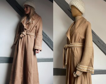 70s knitted coat/house coat with embroidery beige