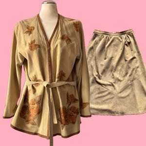 Completo due pezzi in camoscio anni '70* con inserti in camoscio, stile floreale, hippie, boho, come Cavalli anni '70.