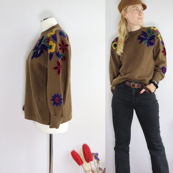 Magical wool sweater with floral embroidery