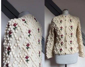 Handgestrickter Trachtencardigan Blümchen Tirol