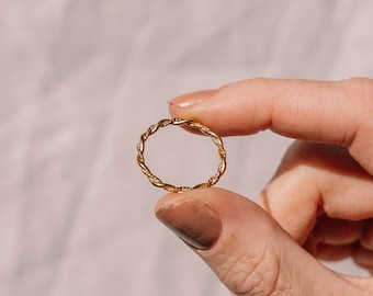 Anillo de cordón 18K chapado en oro impermeable, anillo de apilamiento estrecho trenzado, anillo retorcido oro fino, anillo boho acero inoxidable chapado en oro, anillo de filigrana