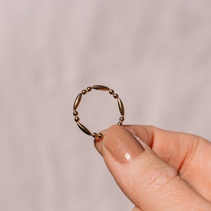 Minimalistischer Designer Ring 18K Vergoldet Wasserfest, Stapelringe Gold, Schmaler Boho Ring Dünn, Filigraner Edelstahl Ring Gold Bild 2