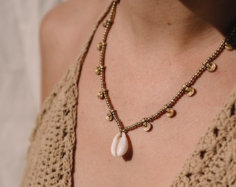 Shell Necklace Gold, Boho Necklace with Shell Pendant, Boho Jewellery, Cowrie Shell Brass Necklace, Cowrie Shell Jewelry, Seashell Necklace