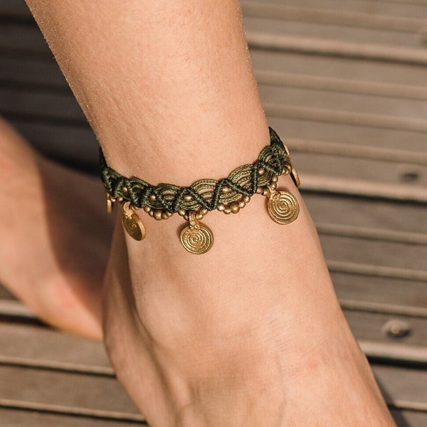 Boho Fußkette Oberarmband Makramee mit indischen Messing Anhängern, Gypsy Tribal Fußkettchen Oberarmschmuck mit goldfarbenen Messingperlen