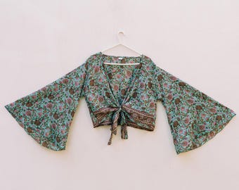 Wickeltop aus recycelter Seide | Bluse mit Trompetenärmel | Wickelbluse 70er Jahre Kleidung Damen | Hippie Kleidung | Festival Outfit Boho