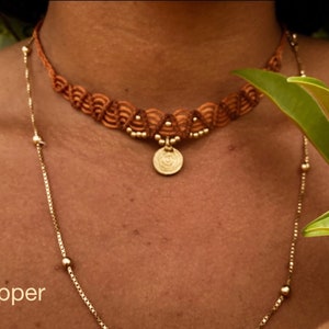 indian necklace with personalized charms / boho macrame choker with golden pearls and pendants Kupfer