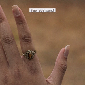 Bague tube en argent 925 avec oeil de tigre et marcassites