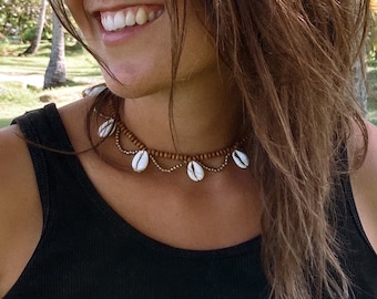 Boho Shell Necklace | Beaded Cowrie Shell Necklace | Cowrie Shell Choker | Summer Jewellery | Wooden Bead Necklace | Boho Jewellery